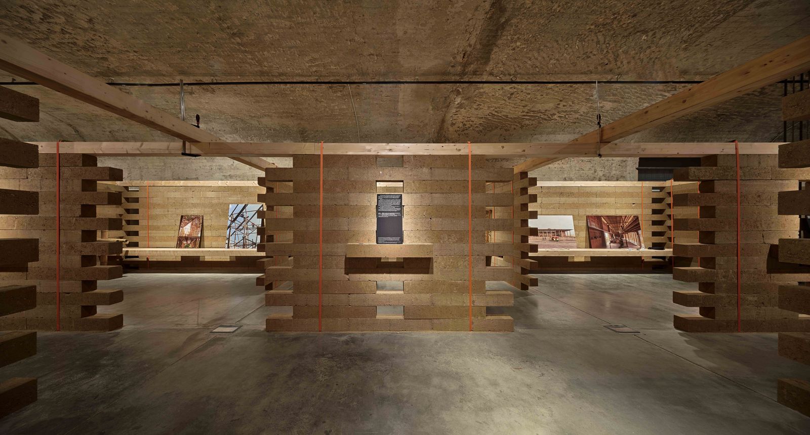 Comisariado y Exposición “Arquitectura Es Cooperación”