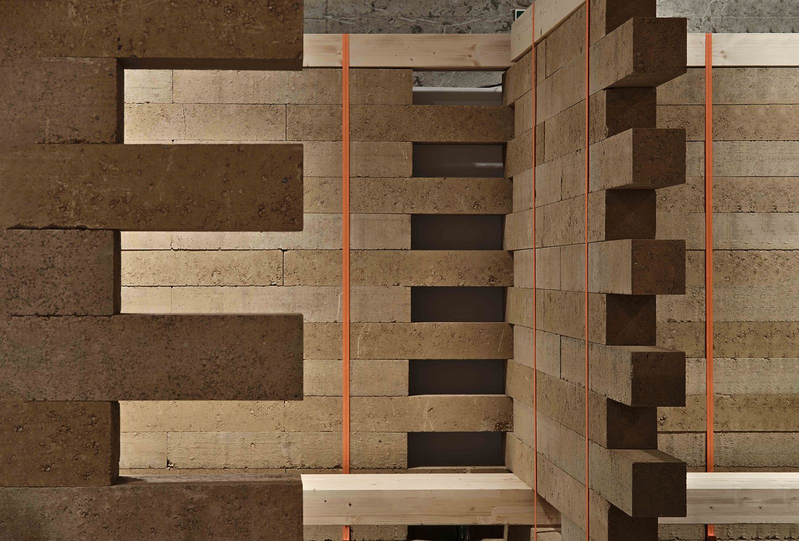 Comisariado y Exposición “Arquitectura Es Cooperación”