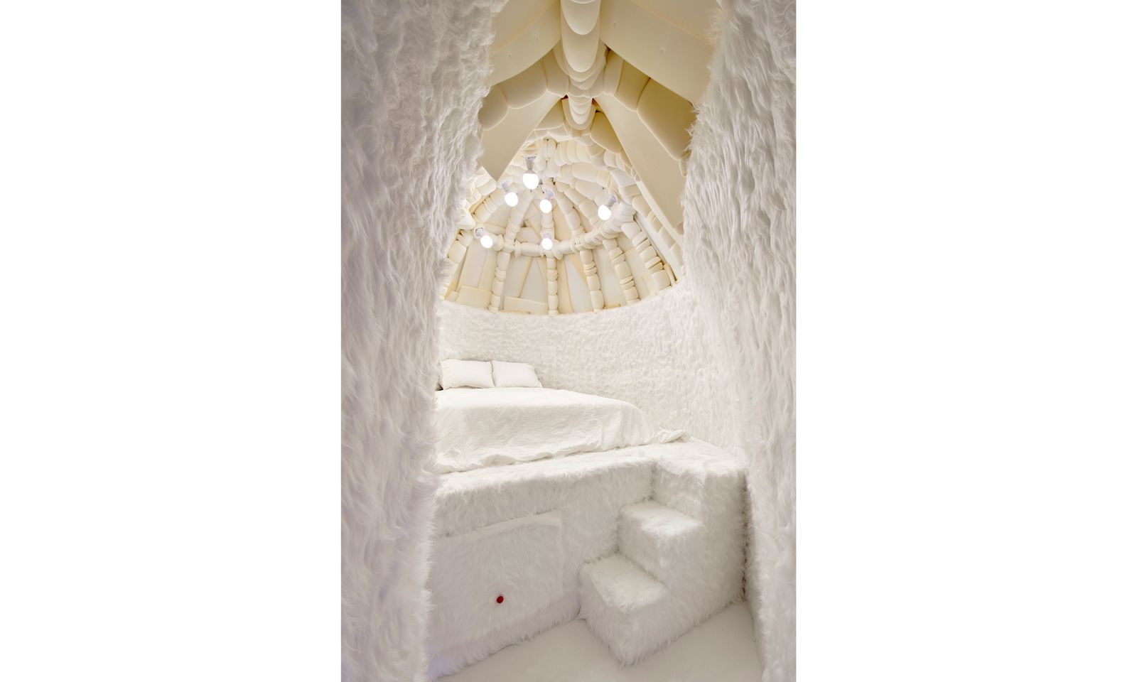 Seasonal House: A domestic climate driven experiment