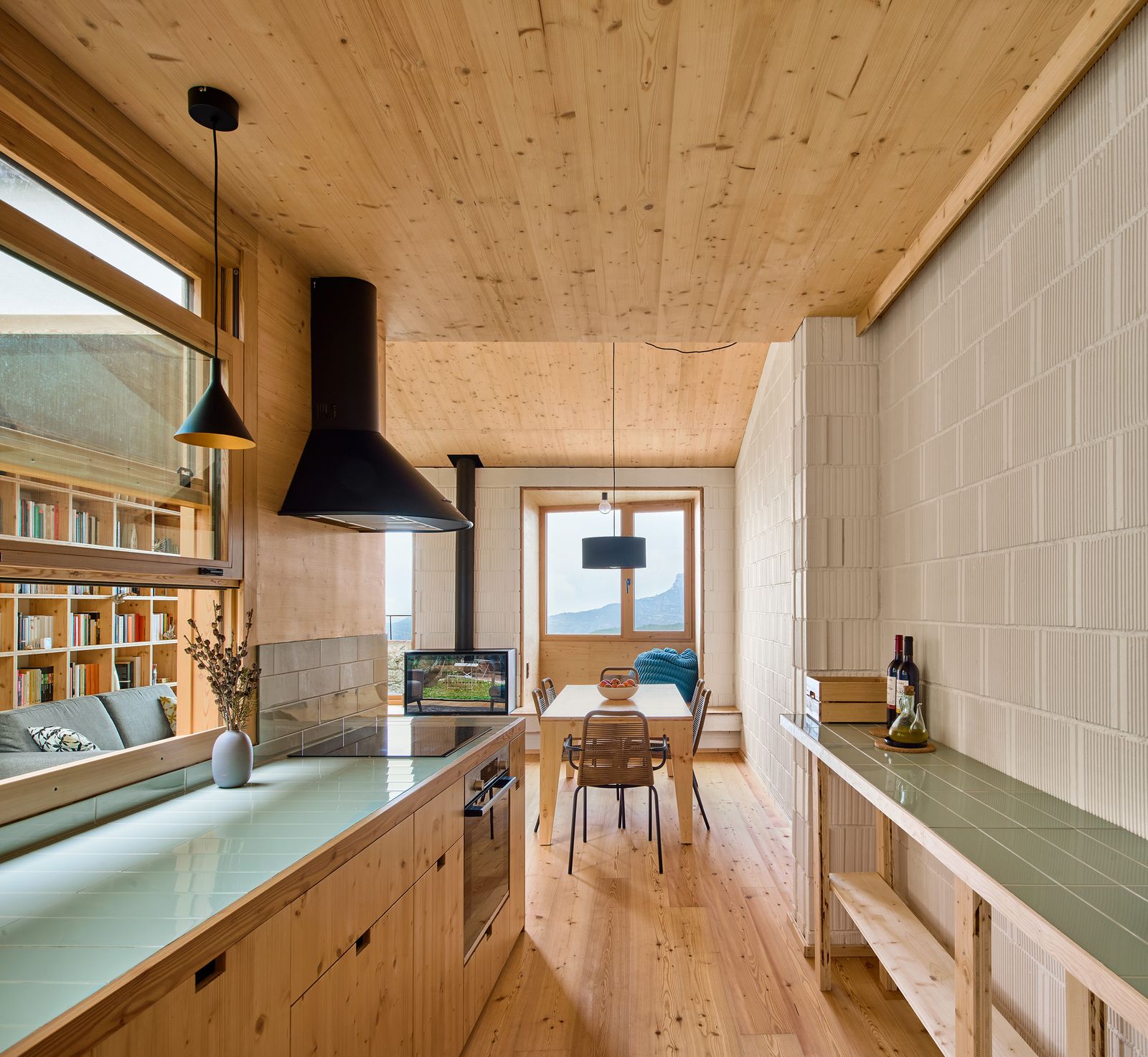 Ca la Closa, una casa amb dos refugis al Priorat, La Morera de Montsant