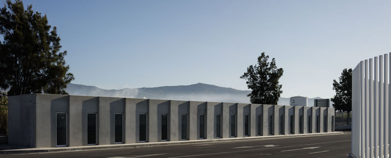 pabellones prefabricados en FRC de transitarios para el puerto de Motril