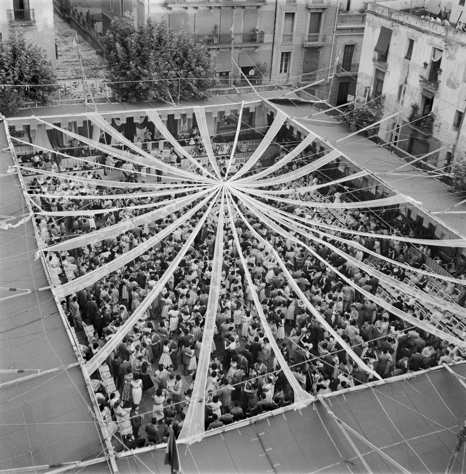 Instal·lació Efímera "Tívoli"