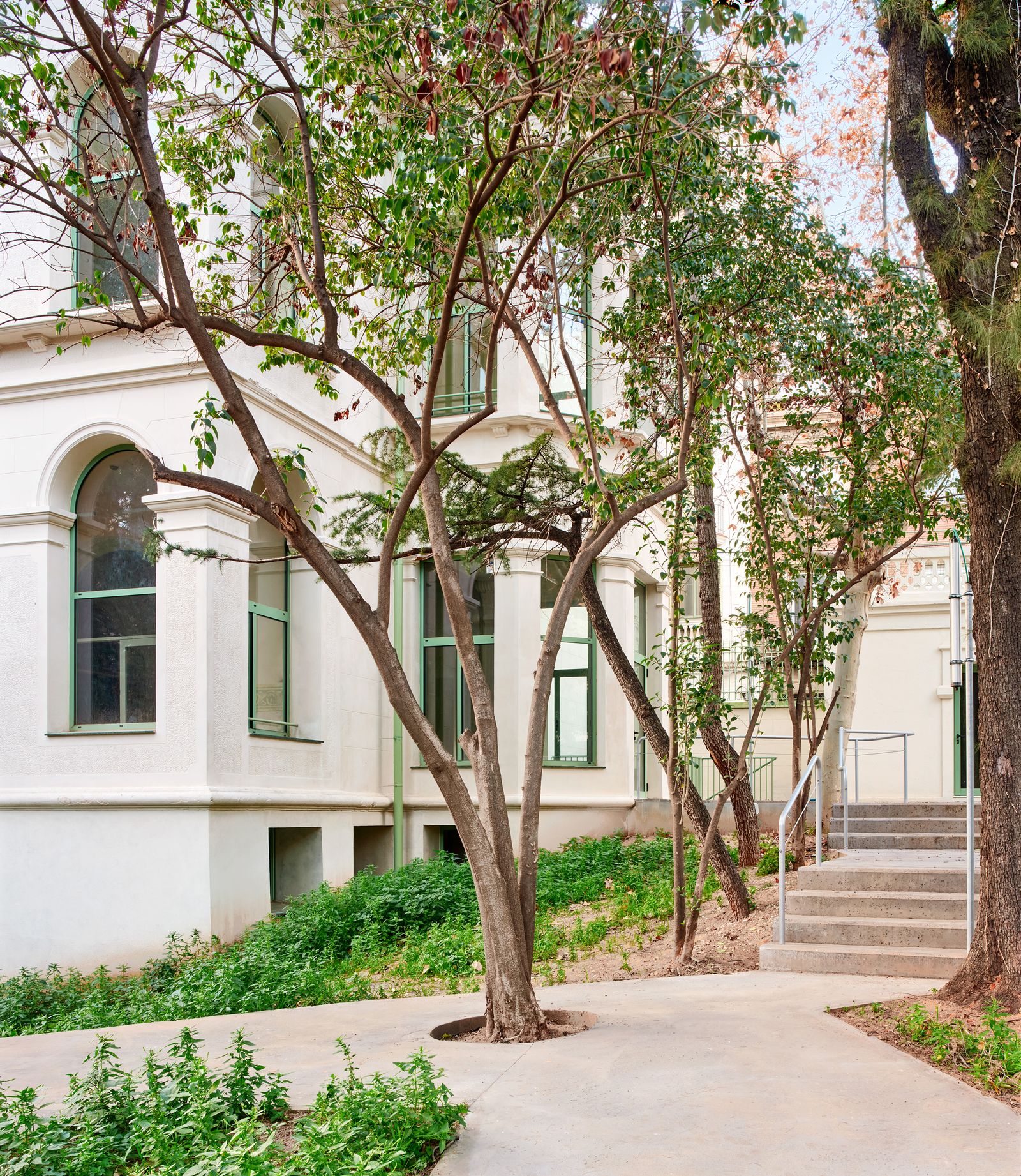 JARDÍ PER A UNA ESCOLA MONTESSORI AL CARRER BALLESTER