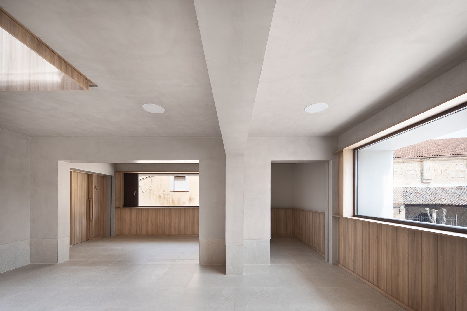 CASA DE COMIDAS EN CASTROMONTE -EDIFICIO PLAZA -