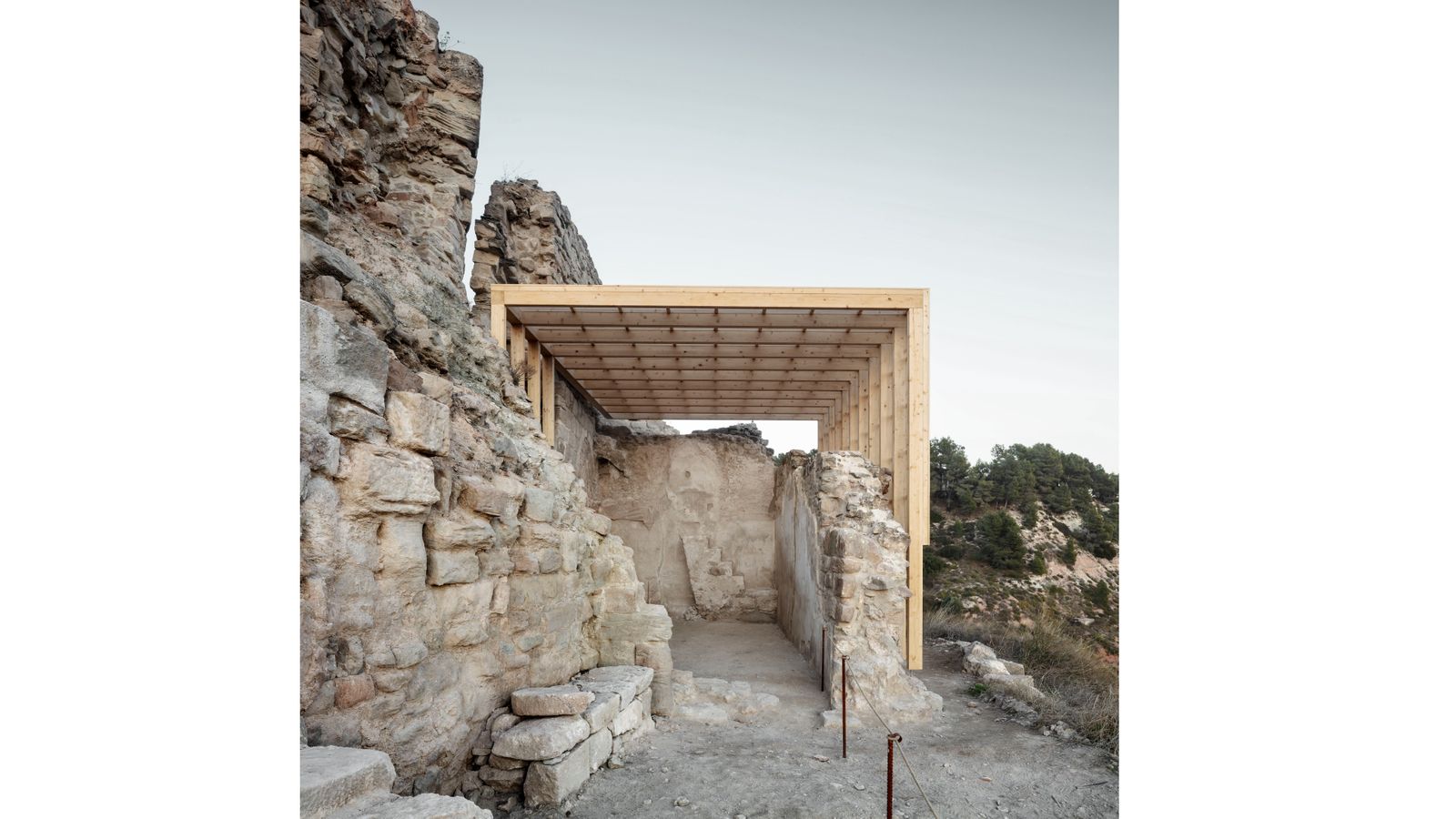 Adeqüació paisatgística del recinte emmurallat i la capella del Castell de Jorba