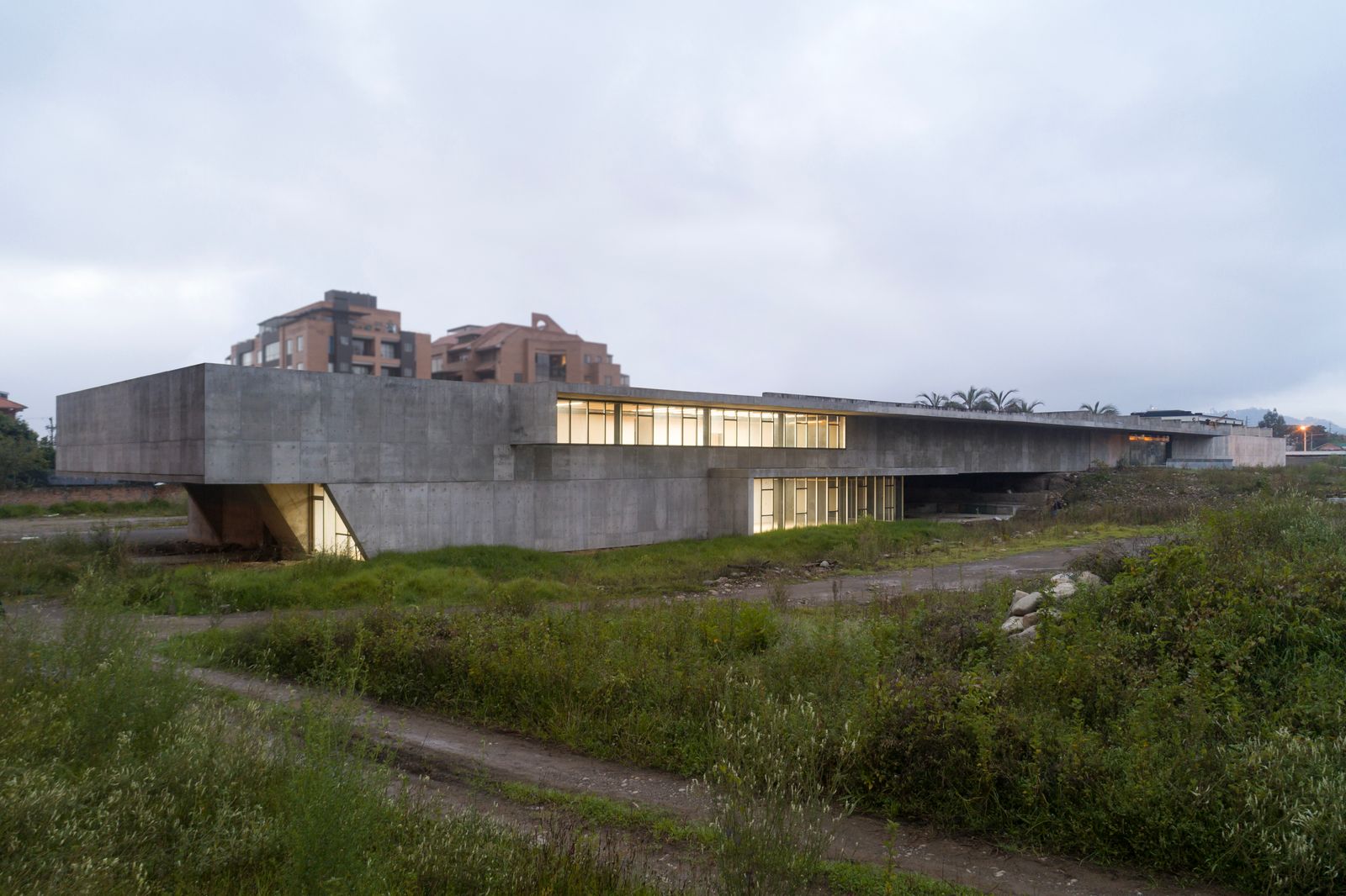 Edificio Administrativo en el Campus de Balzay, Universidad de Cuenca