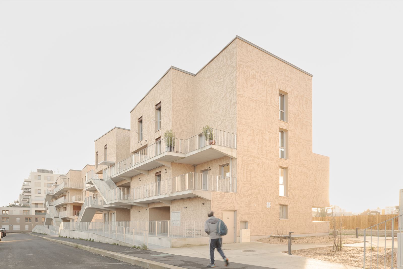 33 a 41 Viviendas Divisibles, Zac Bodelio