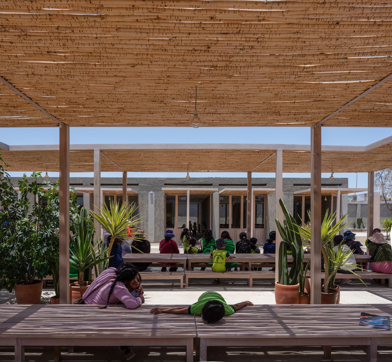 Escuela Inicial 140 en la Comunidad de Santa Cruz de Villacuri "Barrio Chino", Desierto de Ica, Peru