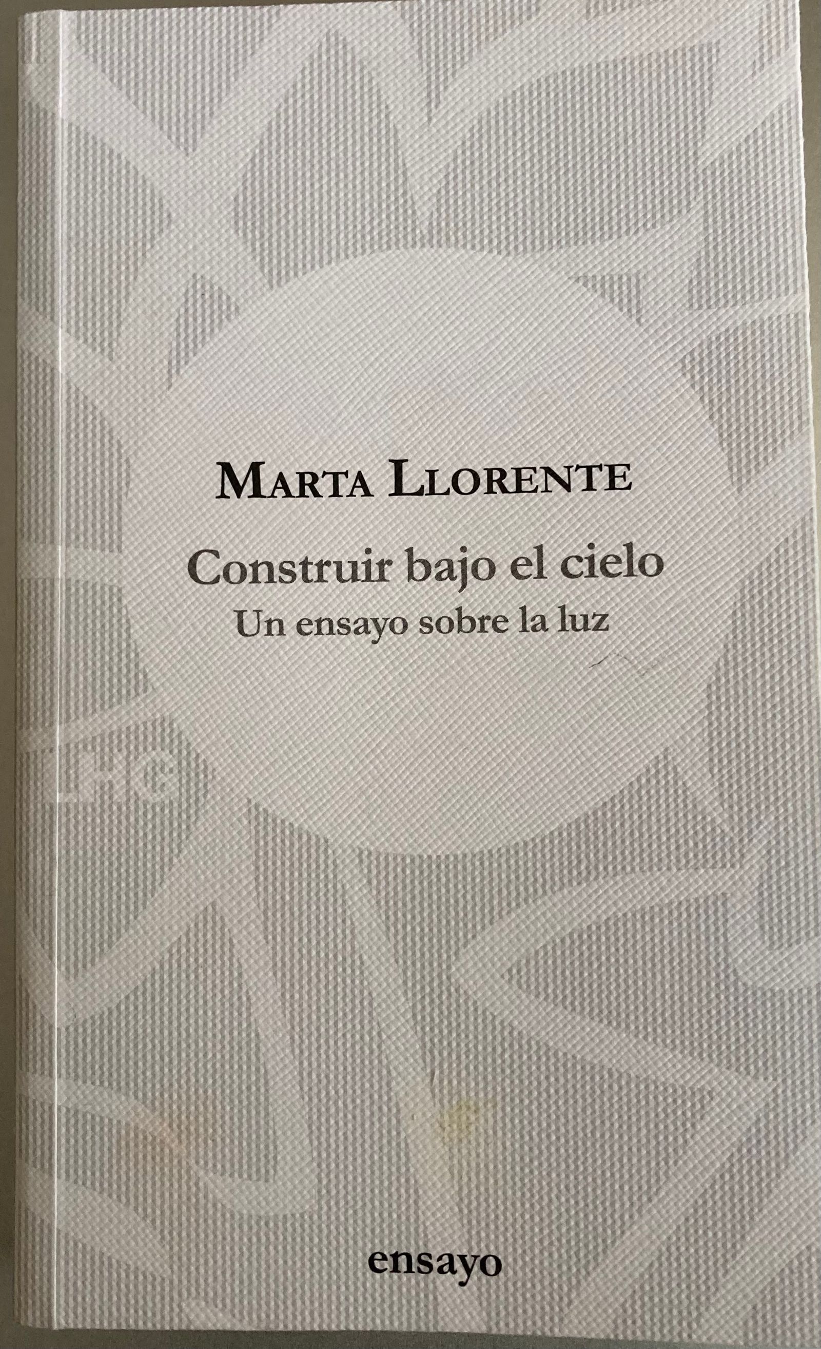 Construir bajo el cielo. Un ensayo sobre la luz
