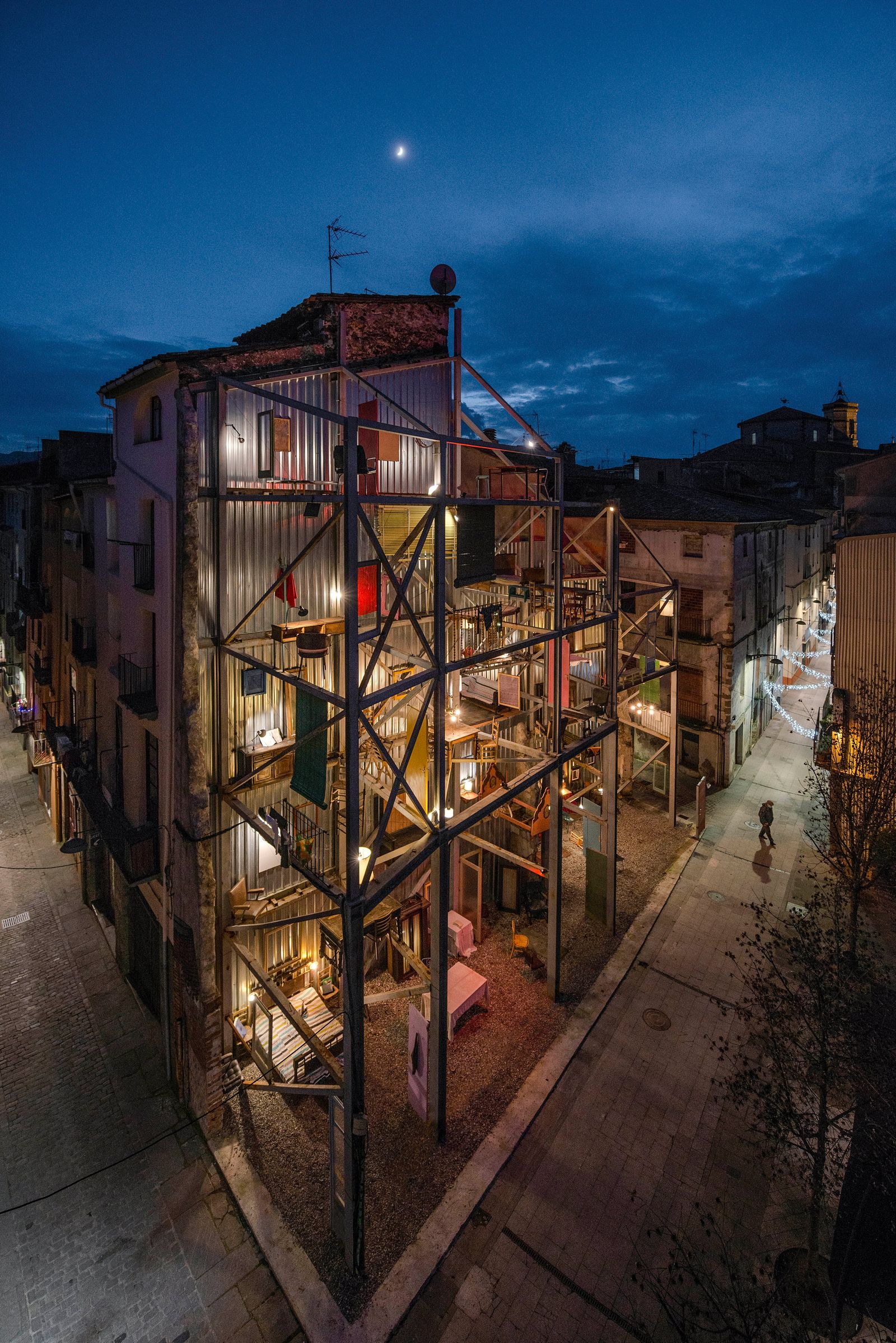 "HABITARE" O LA LLAR SENSE CASA