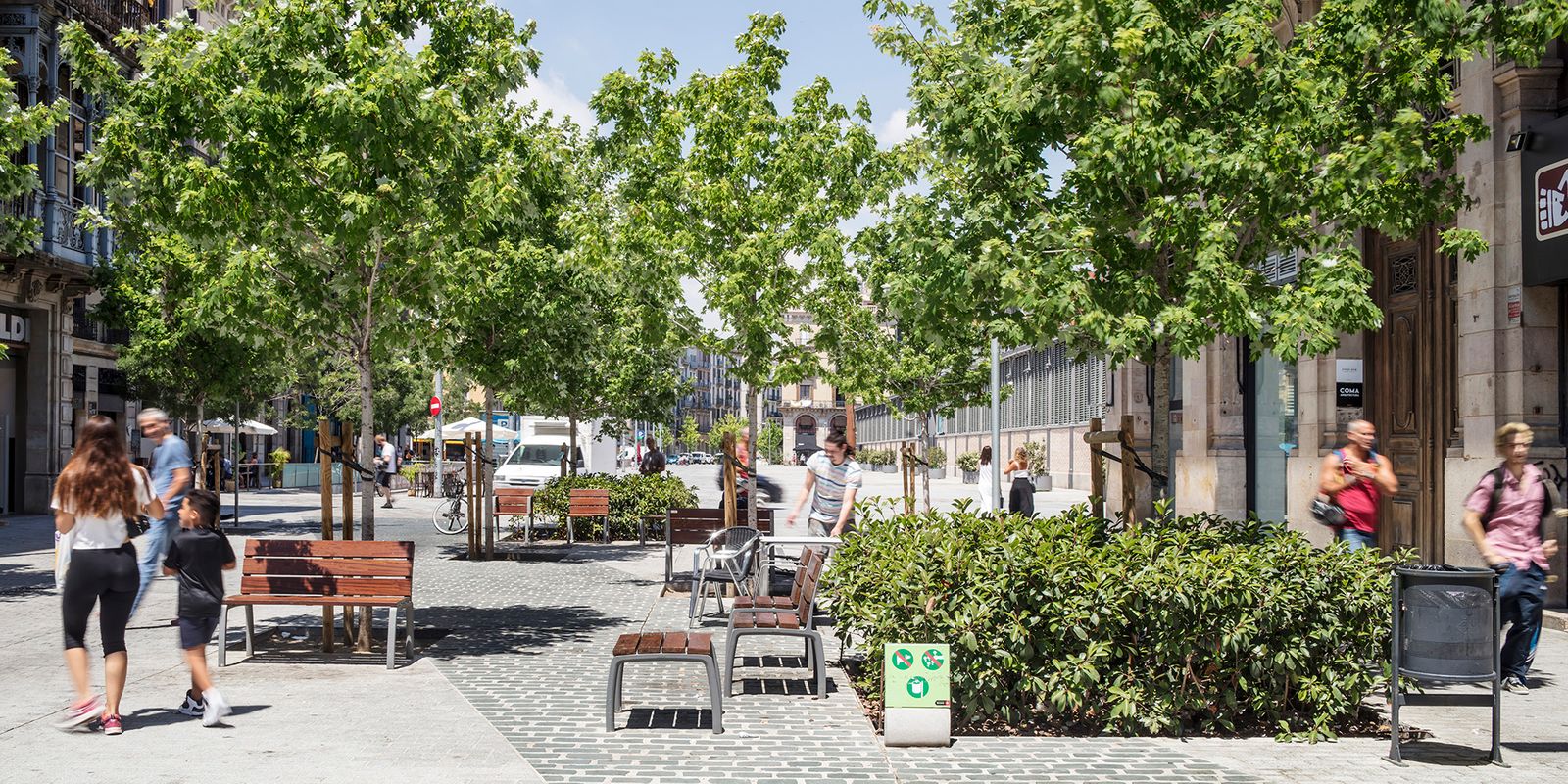 Entorns Mercat del Born. Carrer Comerç (entre Estació de França i Princesa)