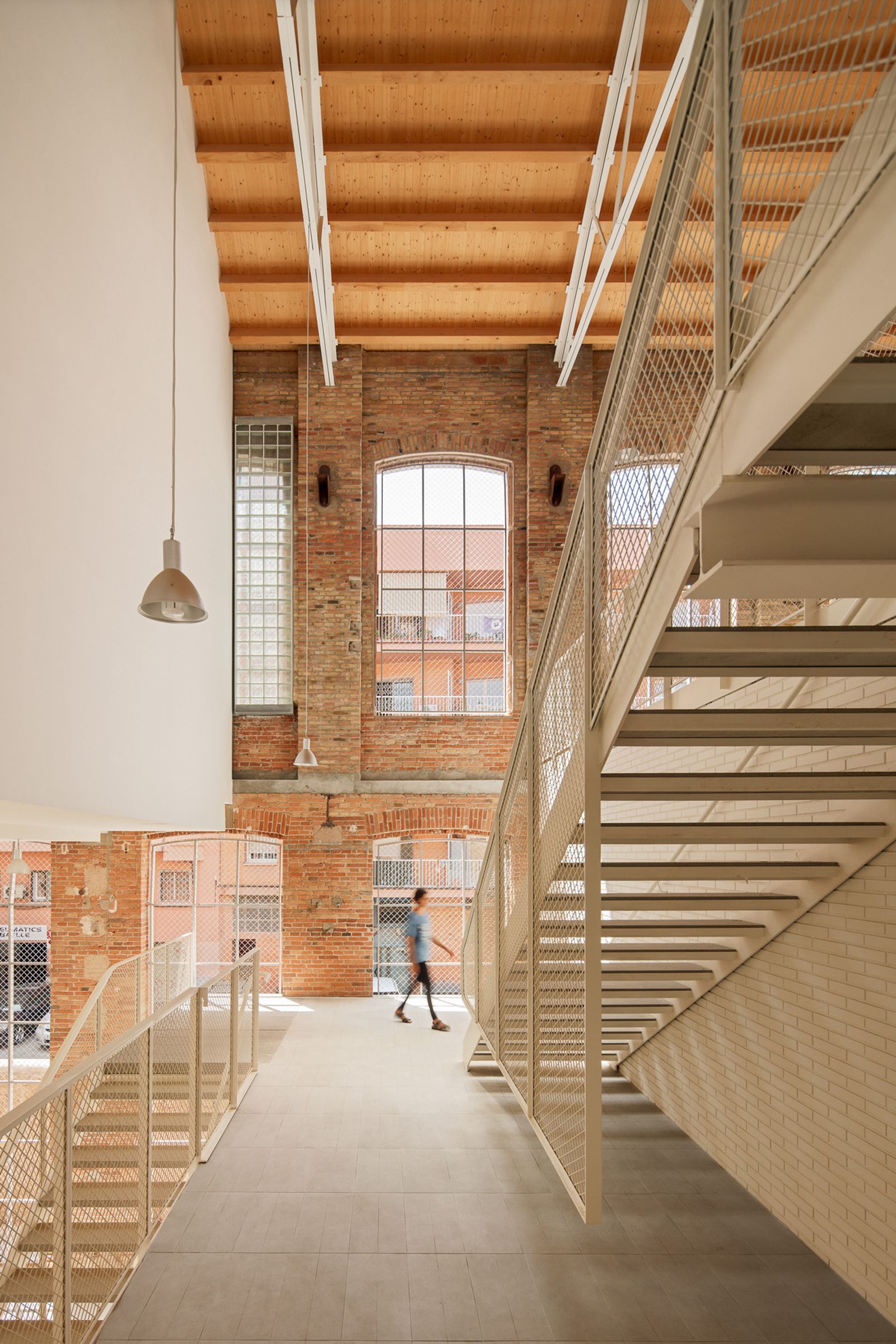 Fabra & Coats & habitatge social i castellers