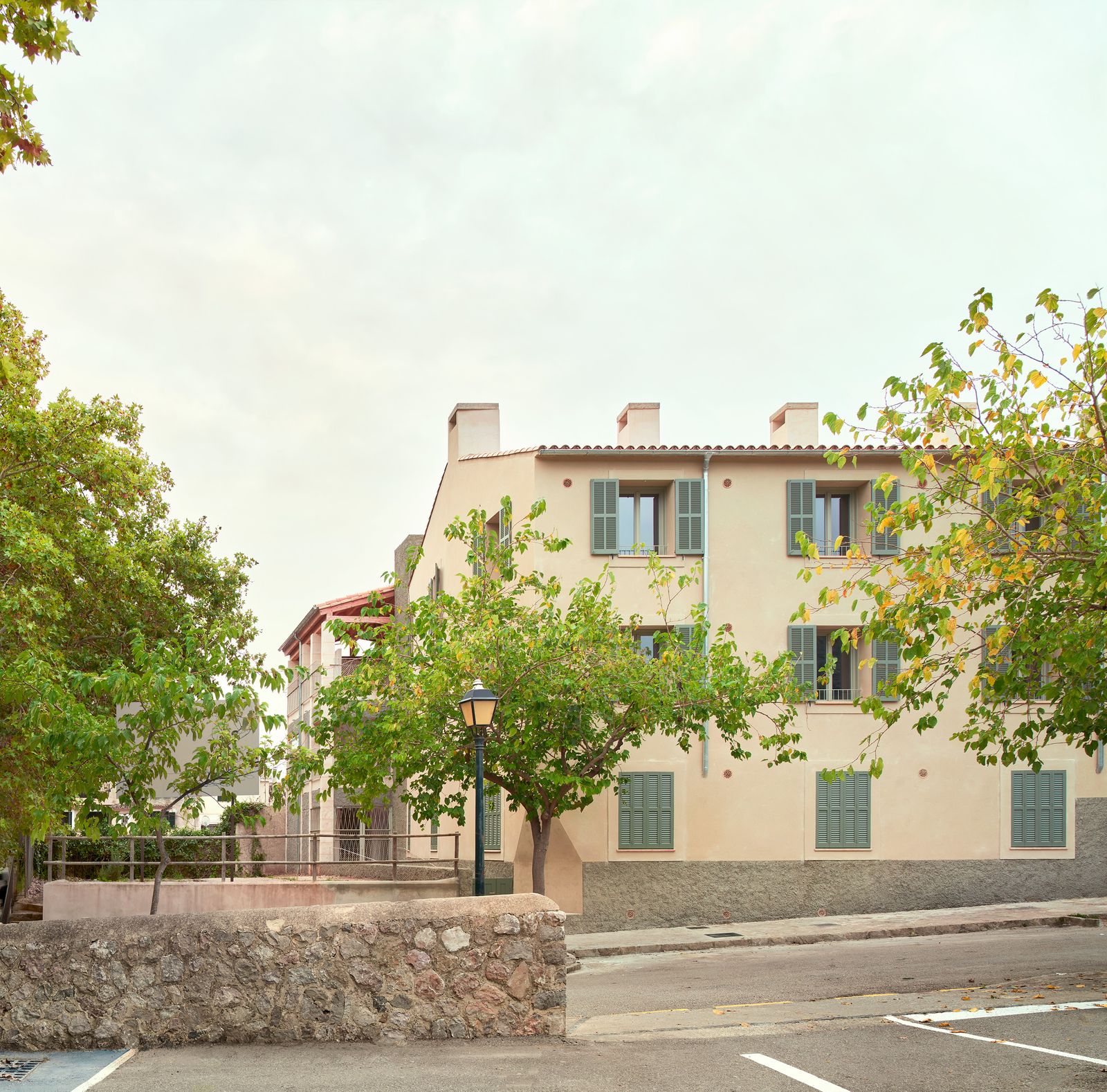 18 Viviendas sociales intergeneracionales en Esporles