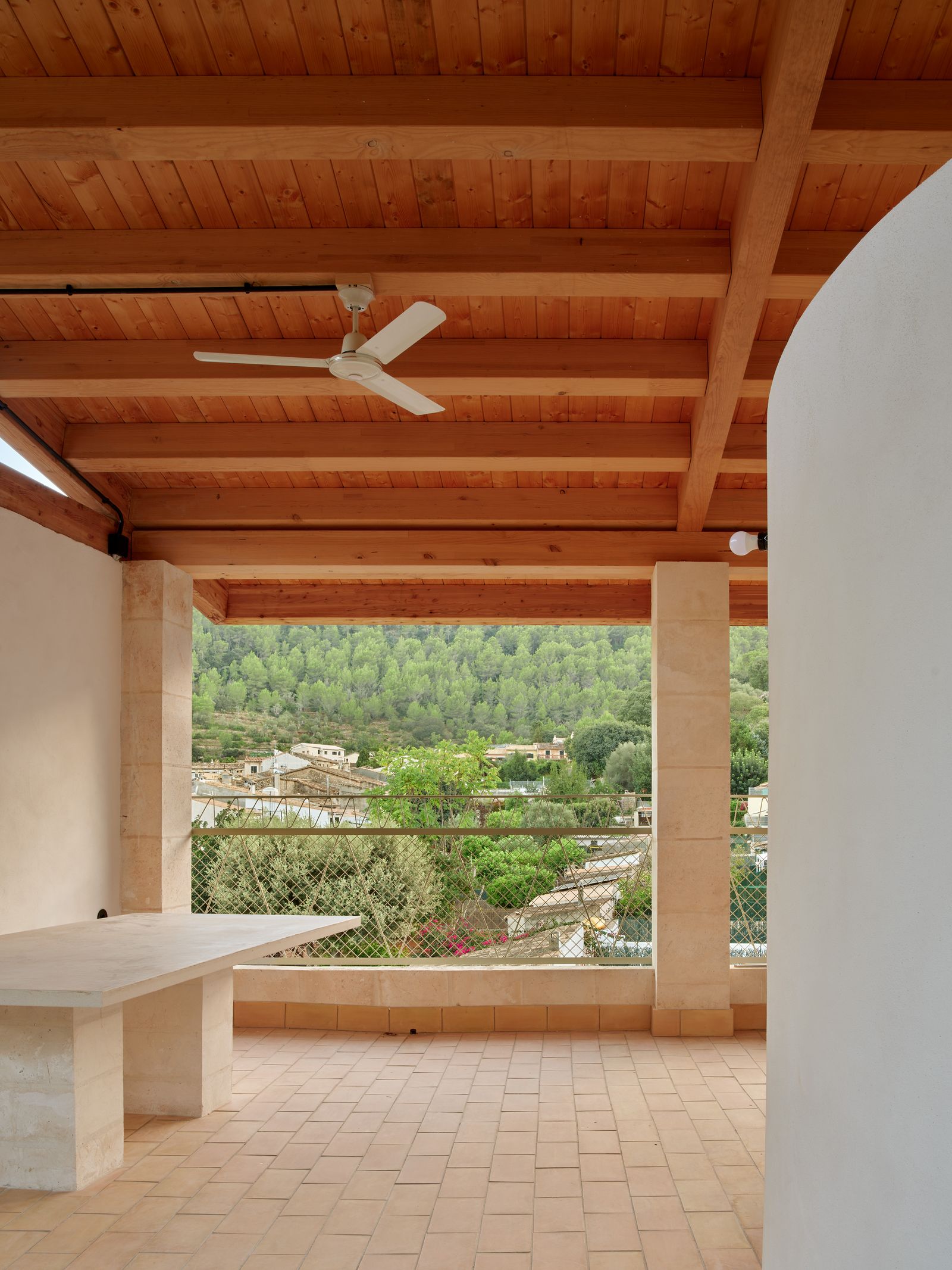 18 Viviendas sociales intergeneracionales en Esporles