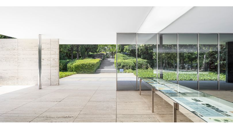 Re-enactment: lilly reich's work occupies the barcelona pavilion | Premis FAD 2021 | Ephemeral Interventions