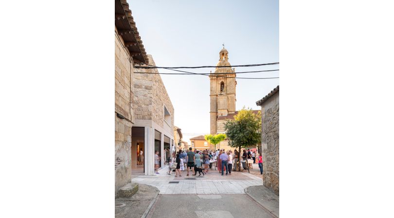 Casa de comidas en castromonte -edificio plaza - | Premis FAD 2025 | Arquitectura