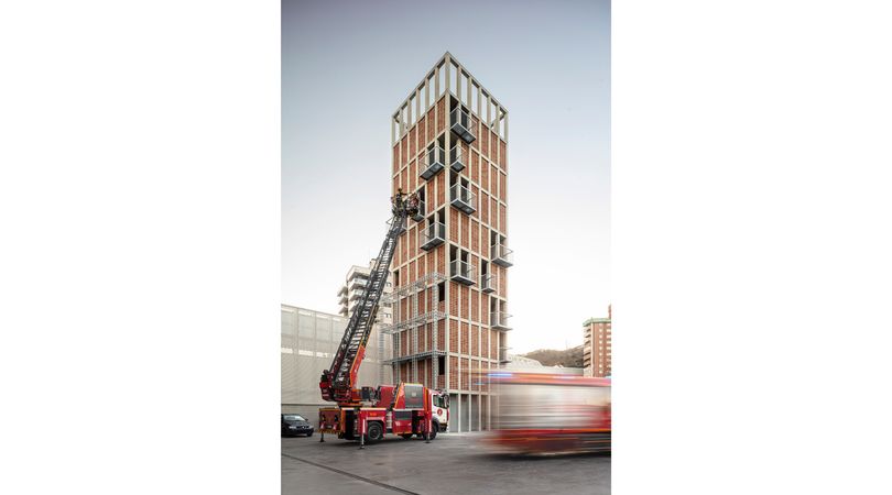 Torre de bombers a la vall d'hebron. una infraestructura oberta | Premis FAD 2024 | Arquitectura