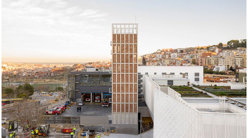 Torre de bombers a la vall d'hebron. una infraestructura oberta | Premis FAD 2024 | Arquitectura