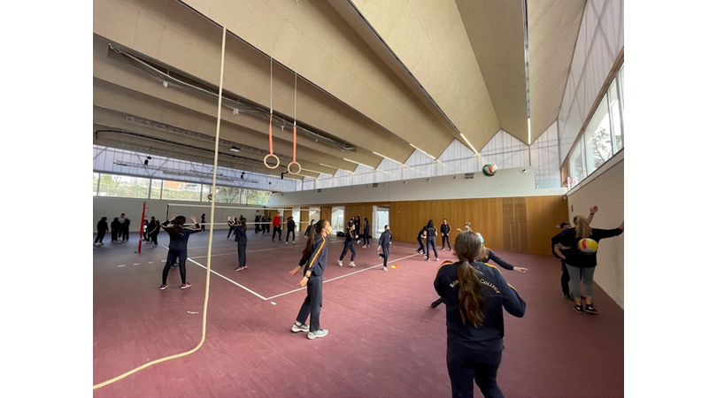 Julia powell sports hall. runnymede college | Premis FAD 2022 | Arquitectura