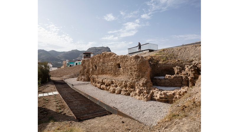 Puesta en valor del torreón y el lienzo de muralla árabes en el cerro de las torres | Premis FAD 2024 | Town and Landscape